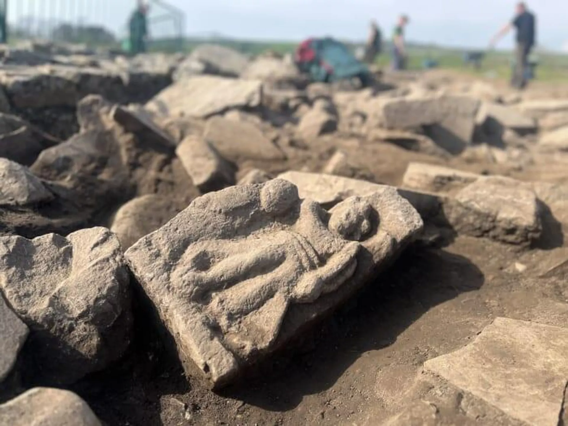 Relevo da deusa romana da Vitória achado no forte romano de Vindolanda em Nortúmbria, Inglaterra - Sputnik Brasil, 1920, 23.05.2025