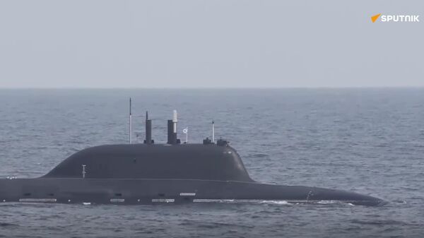Submarino nuclear russo lança míssil de cruzeiro contra alvo costeiro de treino - Sputnik Brasil