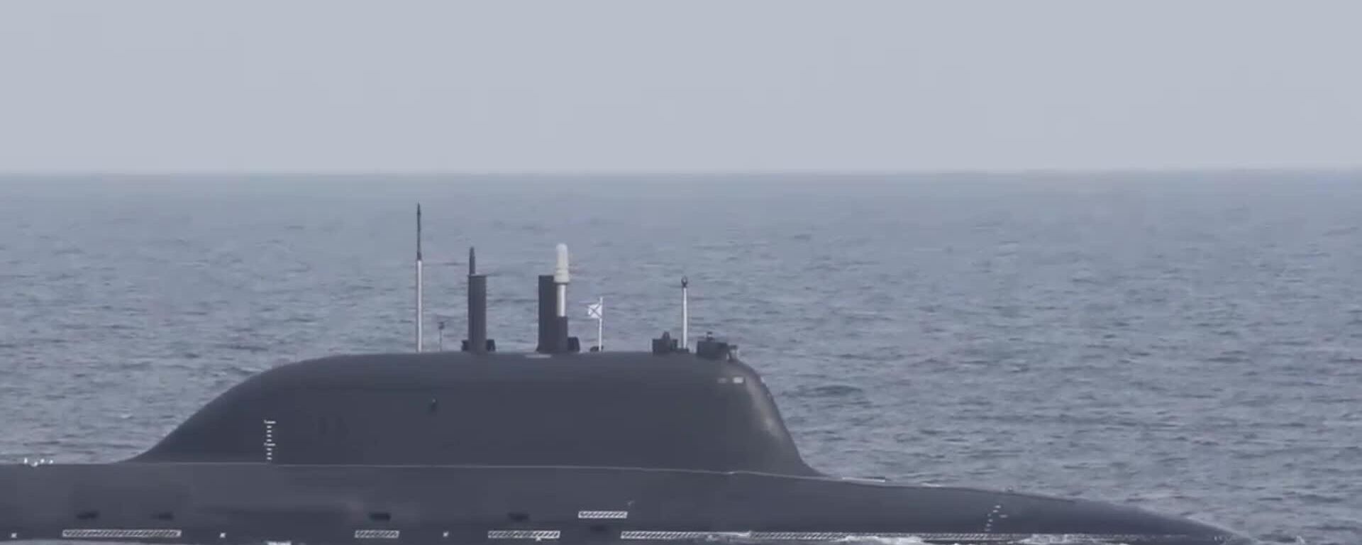 Submarino nuclear russo lança míssil de cruzeiro contra alvo costeiro de treino - Sputnik Brasil, 1920, 23.05.2025