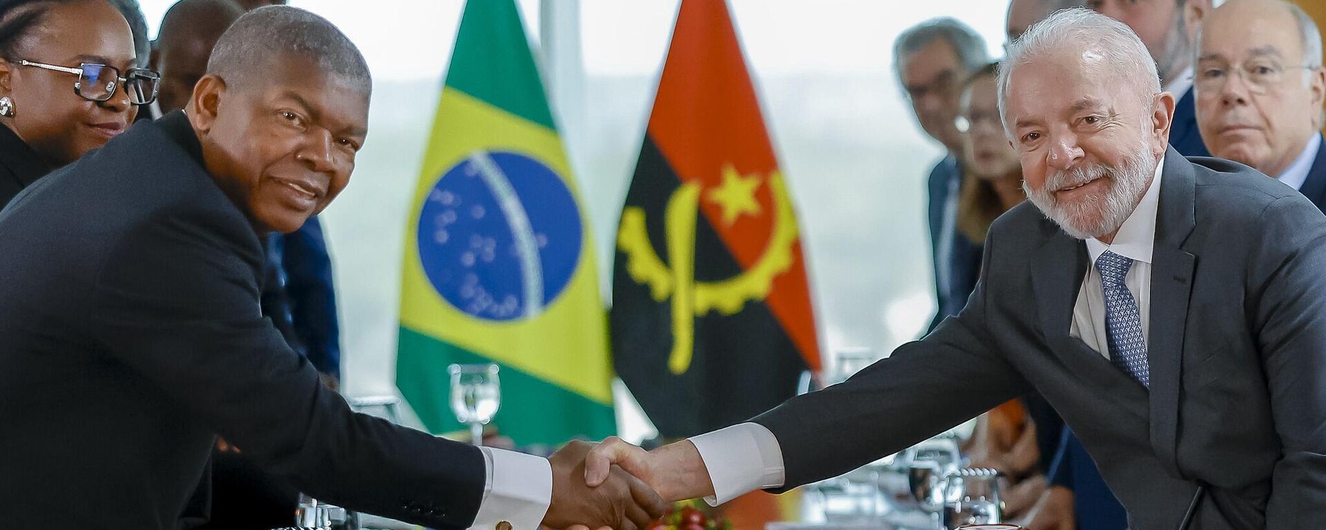 O presidente do Brasil, Luiz Inácio Lula da Silva, durante reunião ampliada com seu homólogo de Angola, João Lourenço, no Palácio do Planalto, em Brasília. Brasil, 23 de maio de 2025 O presidente do Brasil, Luiz Inácio Lula da Silva, durante reunião ampliada com seu homólogo de Angola, João Lourenço, no Palácio do Planalto, em Brasília. Brasil, 23 de maio de 2025 - Sputnik Brasil, 1920, 23.05.2025