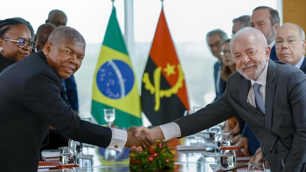 O presidente do Brasil, Luiz Inácio Lula da Silva, durante reunião ampliada com seu homólogo de Angola, João Lourenço, no Palácio do Planalto, em Brasília. Brasil, 23 de maio de 2025 - Sputnik Brasil