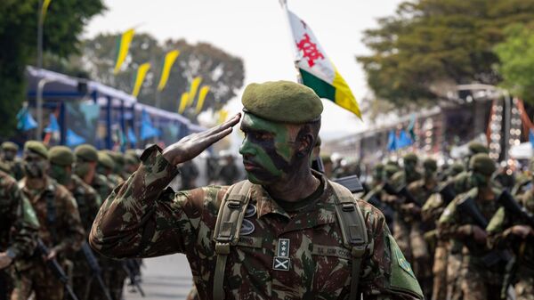 Militares do Exército Brasileiro participam do desfile cívico-militar do Dia da Independência, em 7 de setembro de 2024 - Sputnik Brasil