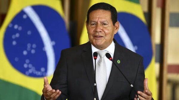 Acampados em quartéis pediam algo 'totalmente inviável', diz Mourão em depoimento - Sputnik Brasil