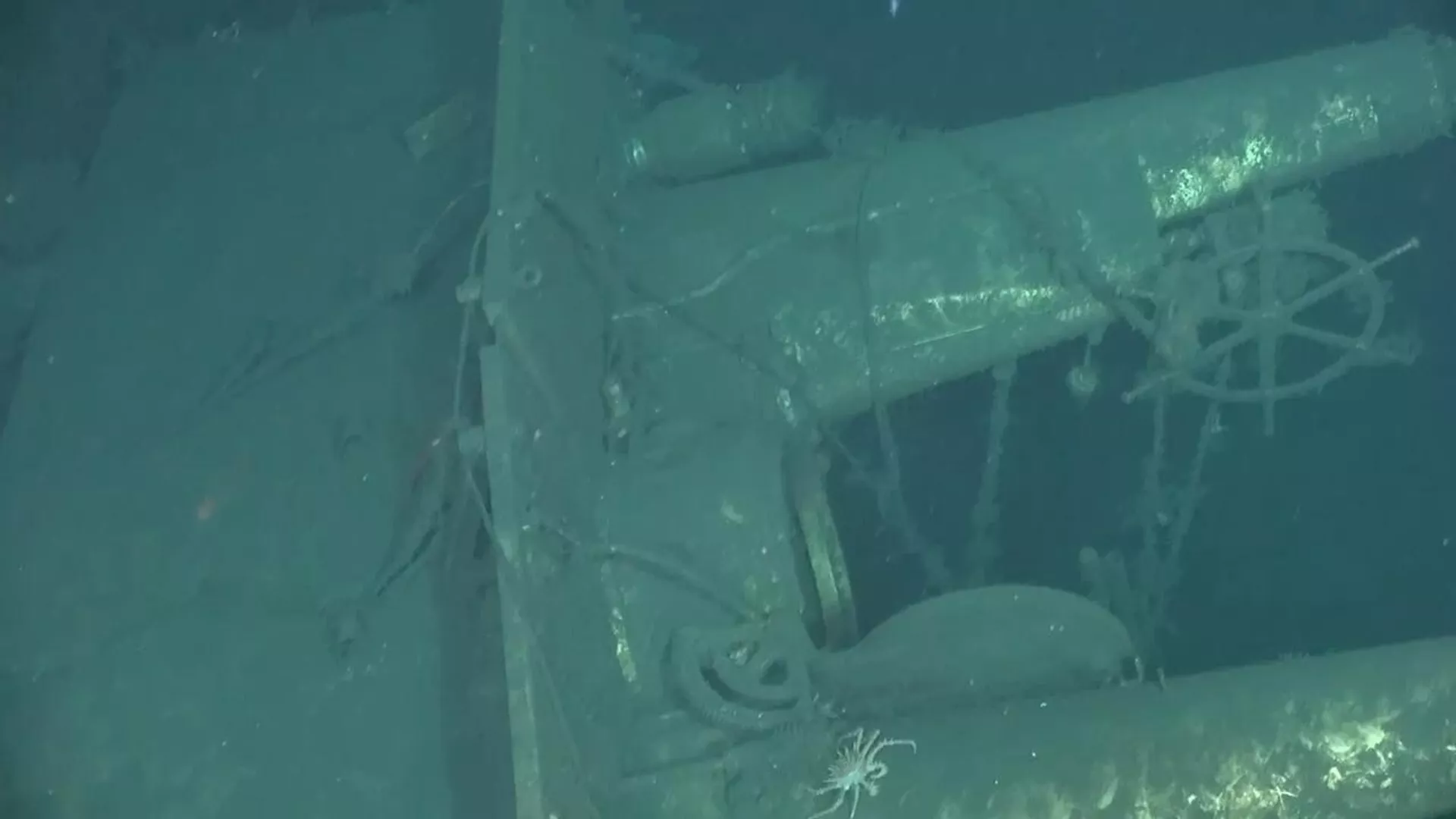 Roda externa do navio localizada na vela do USS F-1. - Sputnik Brasil, 1920, 24.05.2025