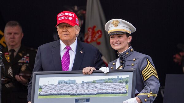 Donald Trump participa de cerimônia de formatura da Academia Militar dos Estados Unidos, em West Point, Nova York. EUA, 24 de maio de 2025 - Sputnik Brasil