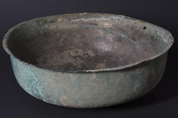 Taça de bronze encontrada na área de escavações, em Mattsies - Sputnik Brasil