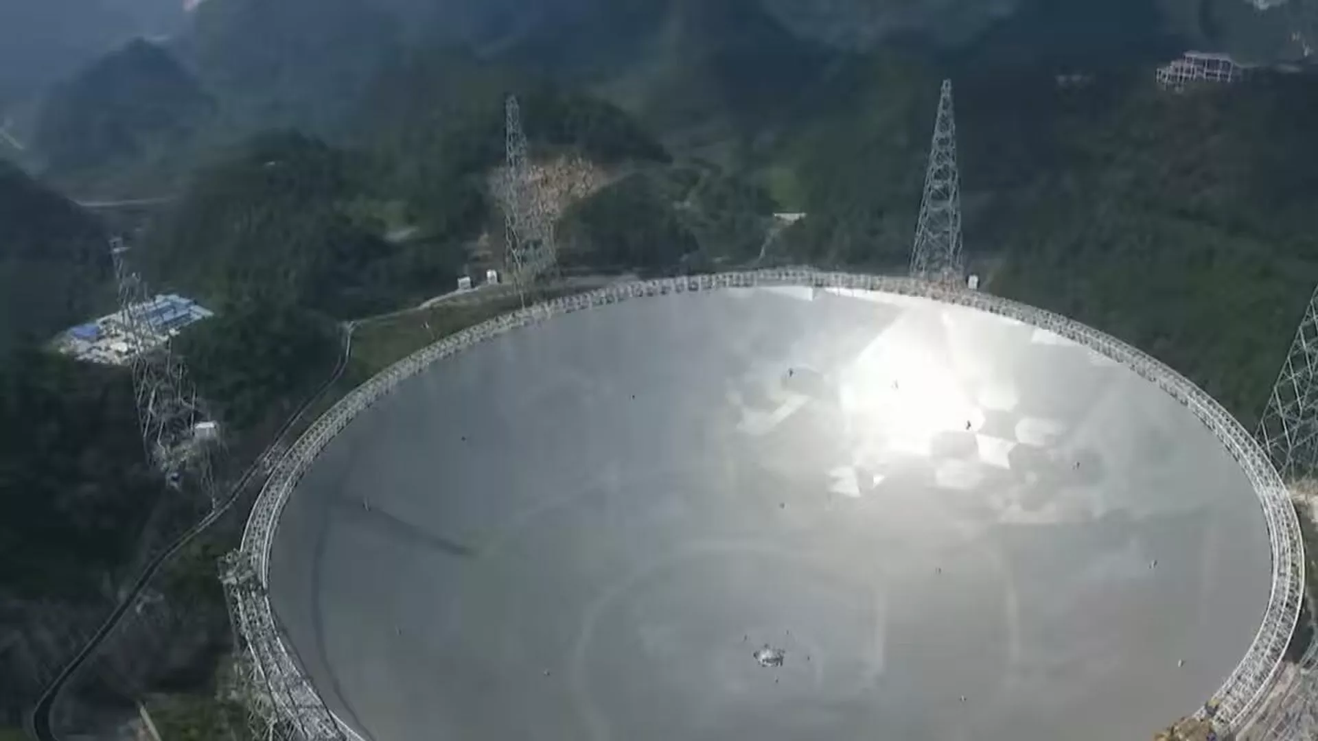 Telescópio de rádio esférico de abertura de quinhentos metros (Telescópio FAST) - Sputnik Brasil, 1920, 28.05.2025
