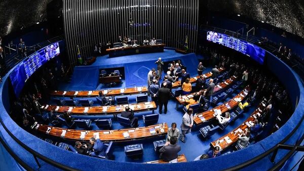 ‼ Senado aprova reajuste para servidores do governo federal - Sputnik Brasil