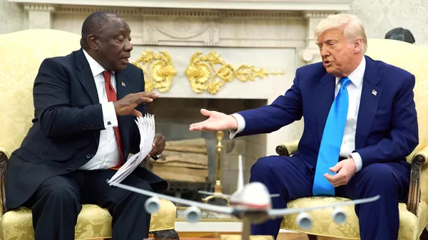 Cyril Ramaphosa, presidente da África do Sul e Donald Trump, presidente dos EUA - Sputnik Brasil