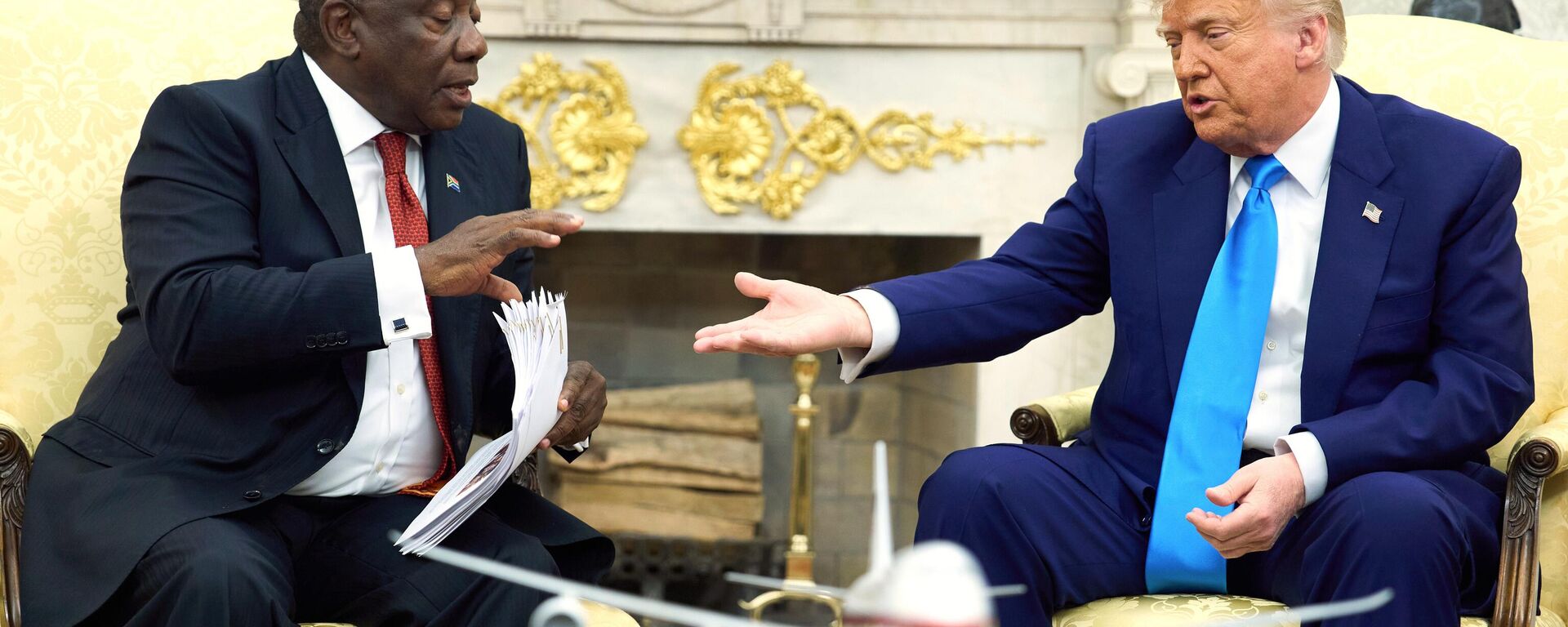 Cyril Ramaphosa, presidente da África do Sul, e Donald Trump, presidente dos EUA - Sputnik Brasil, 1920, 30.05.2025