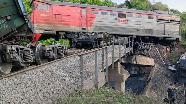 Desabamento da ponte ferroviária na região de Kursk - Sputnik Brasil