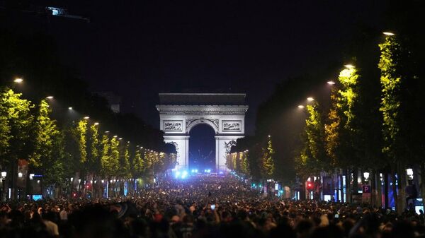 Festa da final da Champions League deixa 2 mortos e mais de 500 detidos na França - Sputnik Brasil
