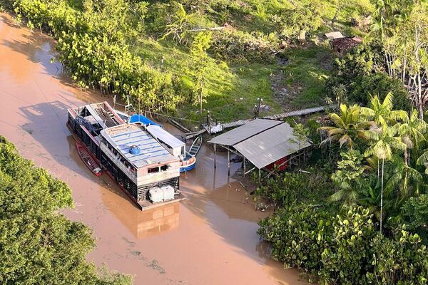 Barco semissubmersível com drogas é achado pela primeira vez na Amazônia - Sputnik Brasil