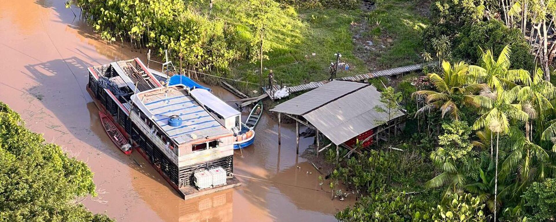 Barco semissubmersível com drogas é achado pela primeira vez na Amazônia - Sputnik Brasil, 1920, 21.08.2025