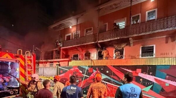Duas pessoas morrem e outras 5 ficam feriadas em incêndio em um casarão na Lapa - Sputnik Brasil