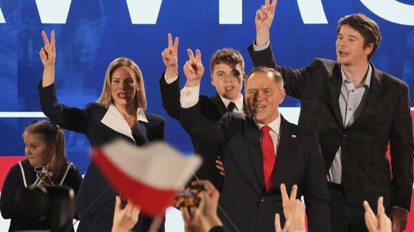 Candidato a presidente da Polônia Karol Nawrocki, do partido de direita Lei e Justiça (PiS) ganha o segundo turno das eleições em 1º de junho de 2025 - Sputnik Brasil