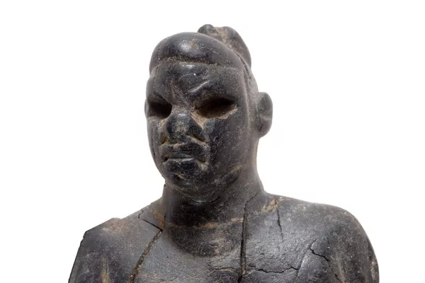 Uma das estatuetas alegadamente com traços africanos descoberta nas escavações no deserto de Negev - Sputnik Brasil
