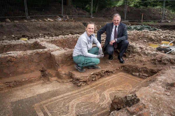 Mosaico descoberto durante escavações perto da antiga cidade romana de Ovilava na Áustria Mosaico descoberto durante escavações perto da antiga cidade romana de Ovilava na Áustria - Sputnik Brasil