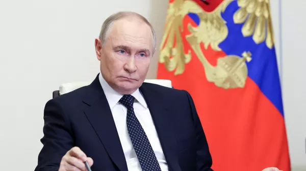 Presidente russo Vladimir Putin durante uma reunião com membros do governo, 4 de junho de 2025. - Sputnik Brasil