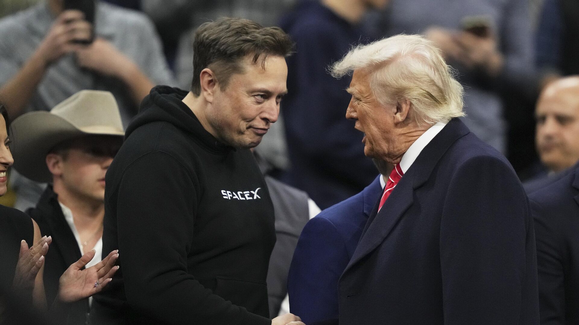 O bilionário Elon Musk e o presidente dos EUA, Donald Trump - Sputnik Brasil, 1920, 06.06.2025