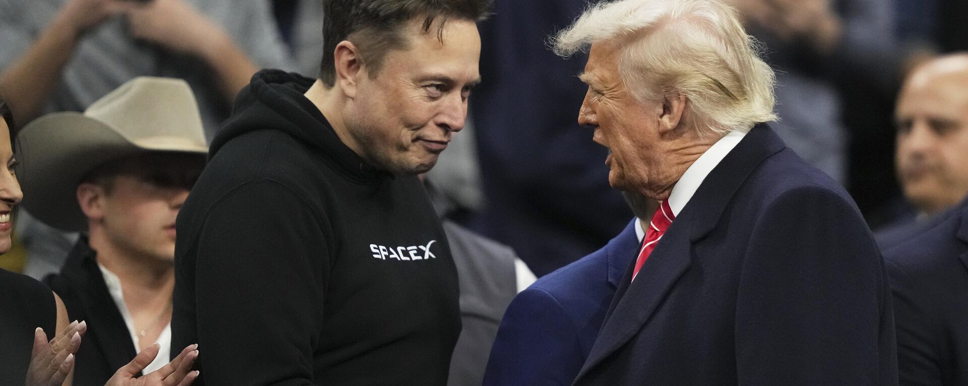 O bilionário Elon Musk e o presidente dos EUA, Donald Trump - Sputnik Brasil, 1920, 06.06.2025