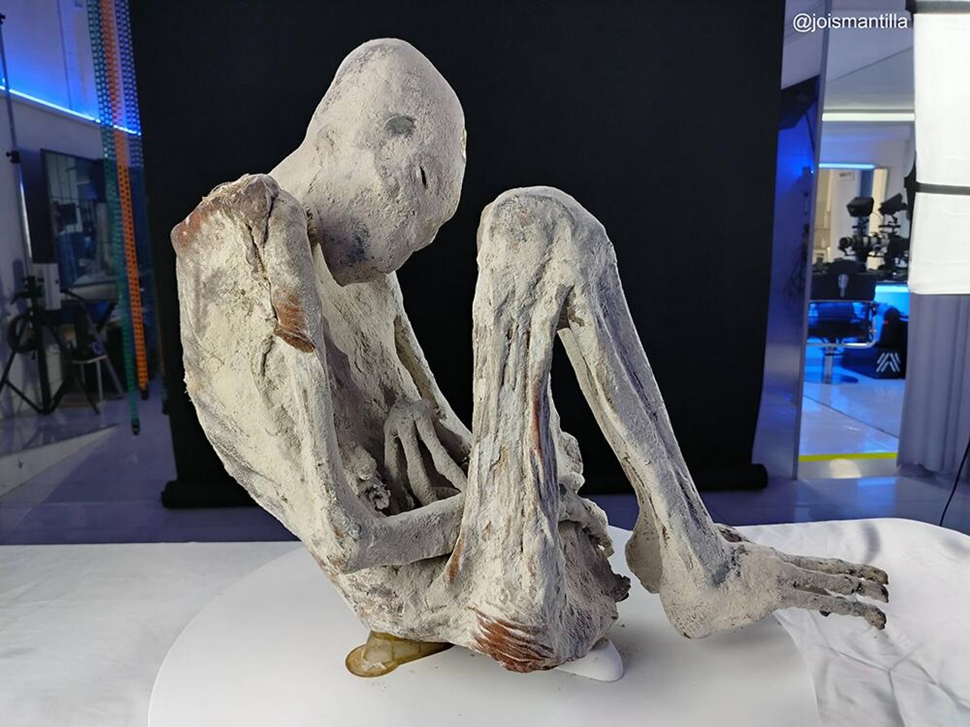 Múmia Montserrat de 1.200 anos descoberta no deserto de Nazca, no Peru Múmia Montserrat de 1.200 anos descoberta no deserto de Nazca, no Peru