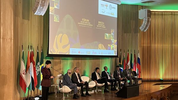Reitores e representantes de universidades do BRICS participam de fórum que discute a integração das instituições. Rio de Janeiro, 6 de junho de 2025 - Sputnik Brasil