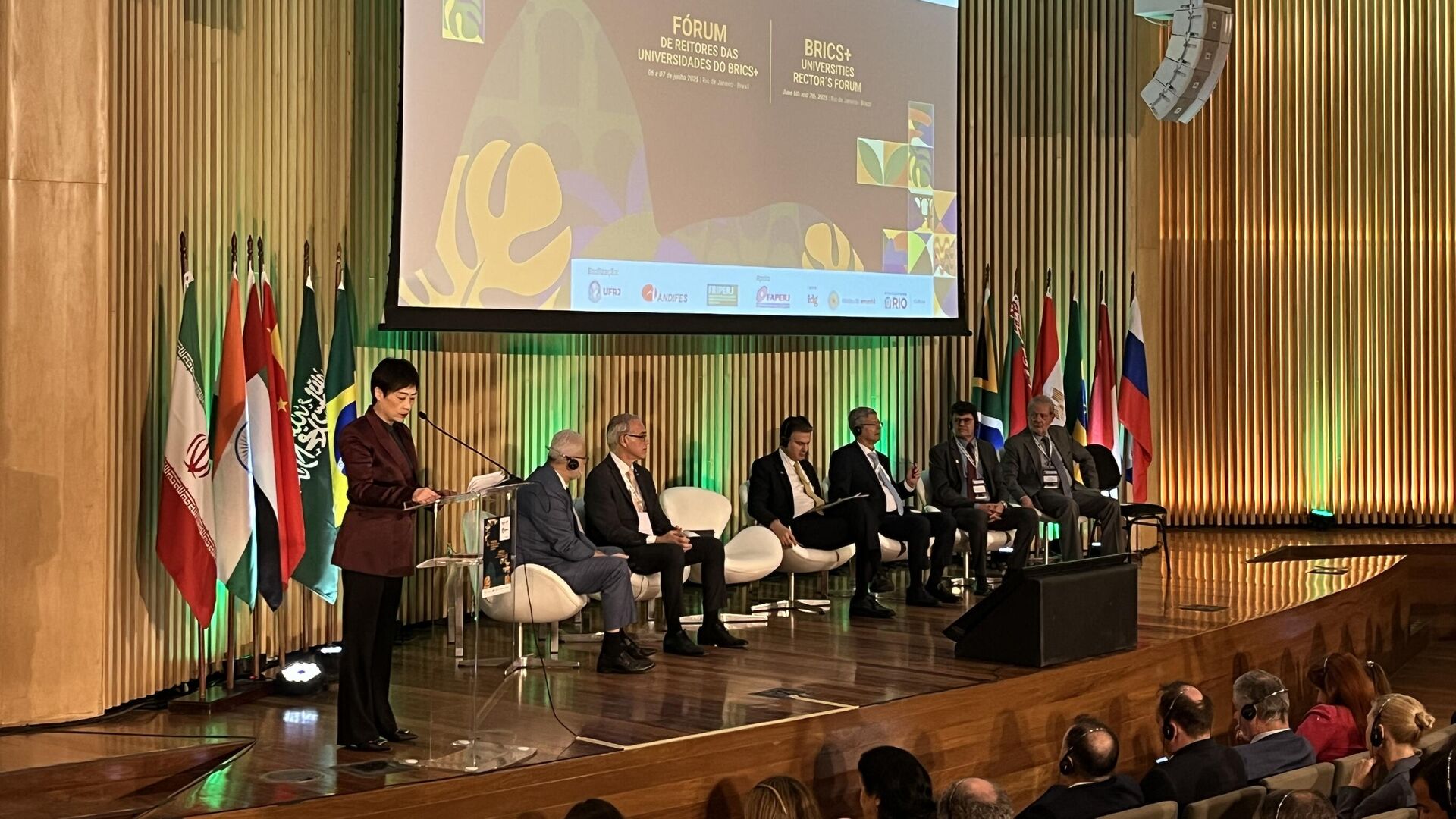 Reitores e representantes de universidades do BRICS participam de fórum que discute a integração das instituições. Rio de Janeiro, 6 de junho de 2025 - Sputnik Brasil, 1920, 06.06.2025