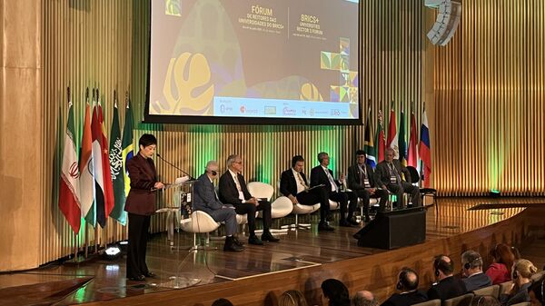 Reitores e representantes de universidades do BRICS participam de fórum que discute a integração das instituições. Rio de Janeiro, 6 de junho de 2025 - Sputnik Brasil