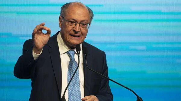 Alckmin atribui resultado ruim do governo em pesquisa à seca e alta do dólar - Sputnik Brasil