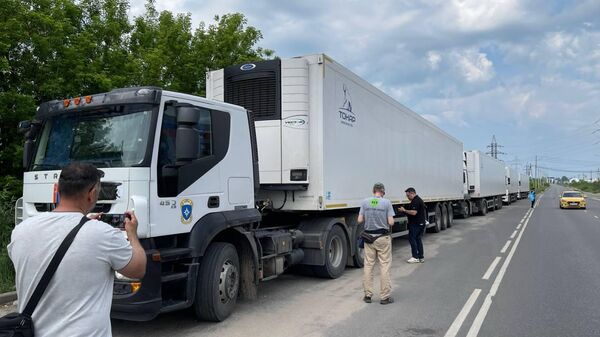 Jornalistas chegam à região de Bryansk e verificam refrigeradores com corpos de militares ucranianos - Sputnik Brasil