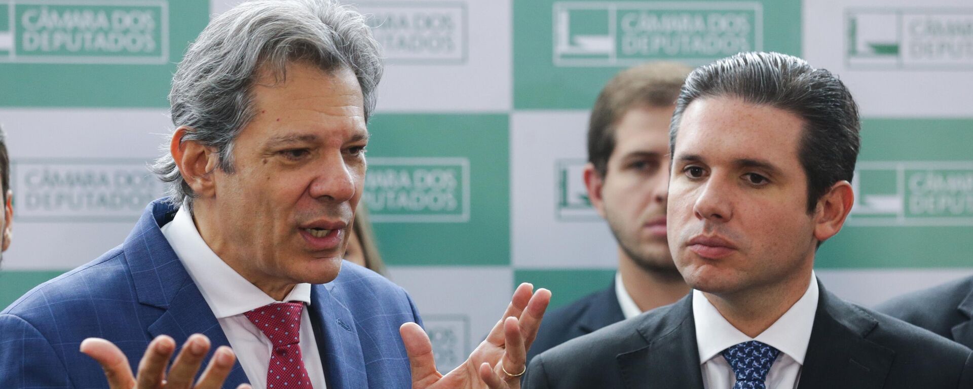 Fernando Haddad durante coletiva após reunião com Hugo Motta em Brasília (DF). Brasil, 5 de fevereiro de 2025 - Sputnik Brasil, 1920, 08.06.2025