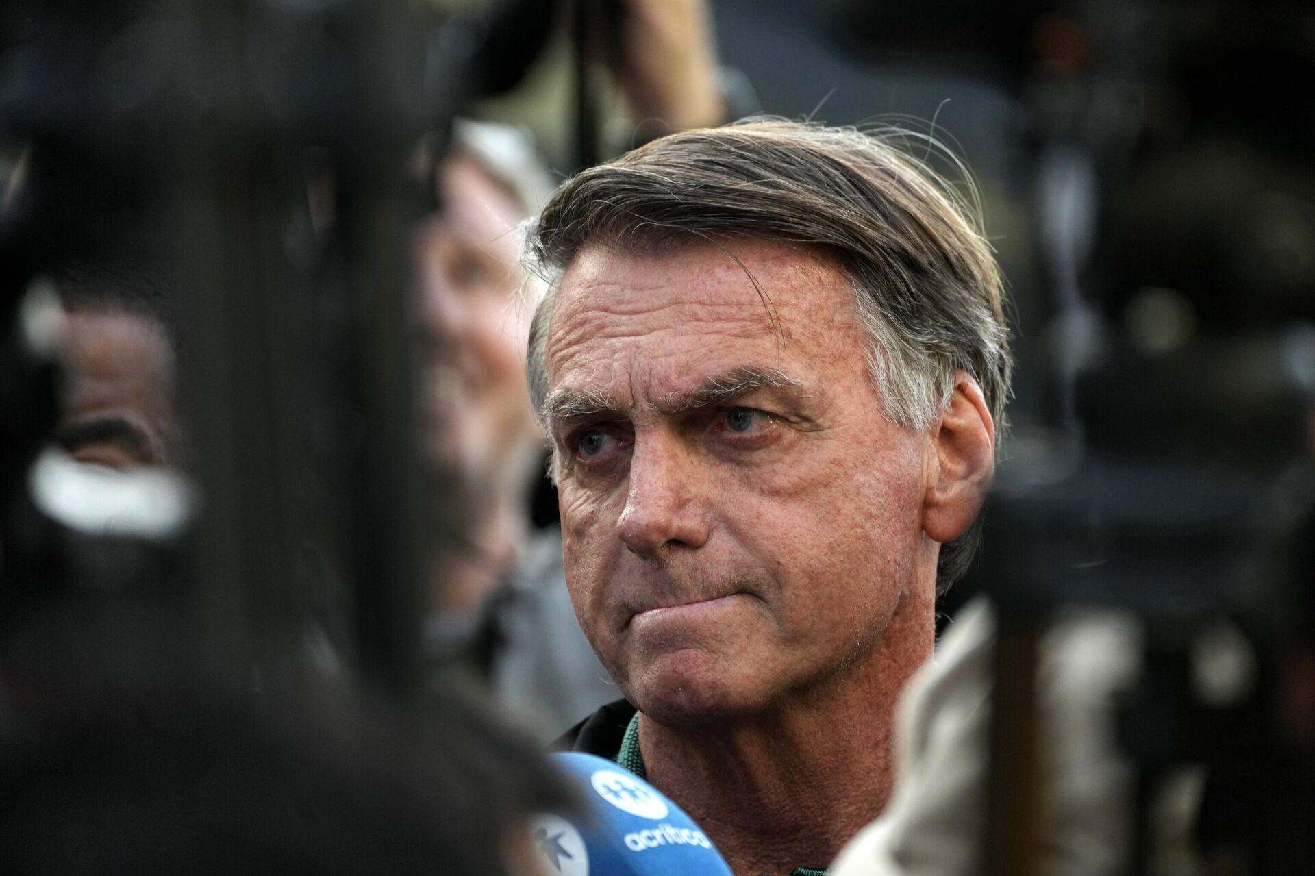 Jair Bolsonaro (PL) fala à imprensa após prestar depoimento à Polícia Federal (PF) no âmbito de uma investigação envolvendo um de seus filhos, o deputado federal licenciado Eduardo Bolsonaro. Brasília (DF), 5 de junho de 2025 - Sputnik Brasil, 1920, 23.12.2025