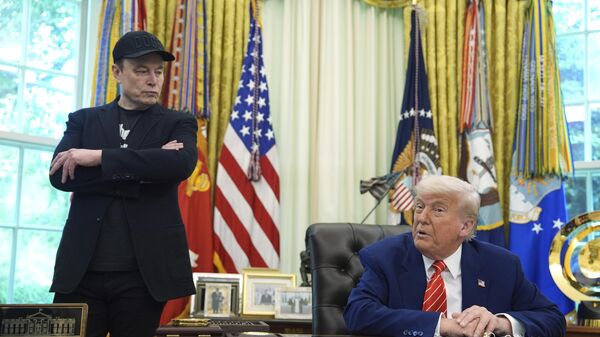 Donald Trump durante uma entrevista coletiva com Elon Musk no Salão Oval da Casa Branca, em Washington DC. EUA, 30 de maio de 2025 - Sputnik Brasil