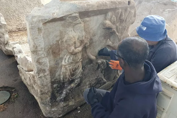 Um espetacular e raro sarcófago romano descoberto em Cesaréia, em Israel - Sputnik Brasil