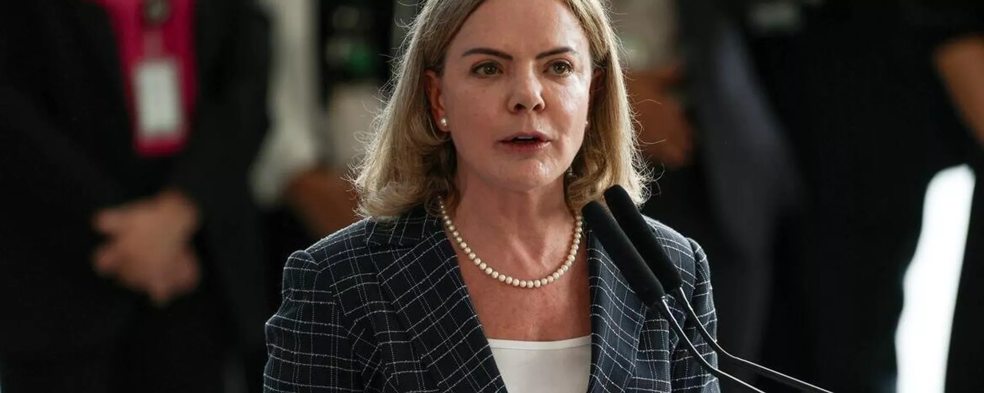 Gleisi Hoffmann diz que Bolsonaro no banco dos réus é 'momento histórico' Gleisi Hoffmann diz que Bolsonaro no banco dos réus é 'momento histórico' - Sputnik Brasil, 1920, 09.06.2025