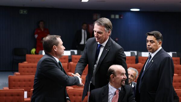 O ex-presidente Jair Bolsonaro e o tenente Mauro Cid no início dos interrogatórios dos réus no Supremo Tribunal Federal (STF), do chamado núcleo crucial da Ação Penal (AP) 2668, que apura a tentativa de golpe de Estado, em junho de 2025 - Sputnik Brasil