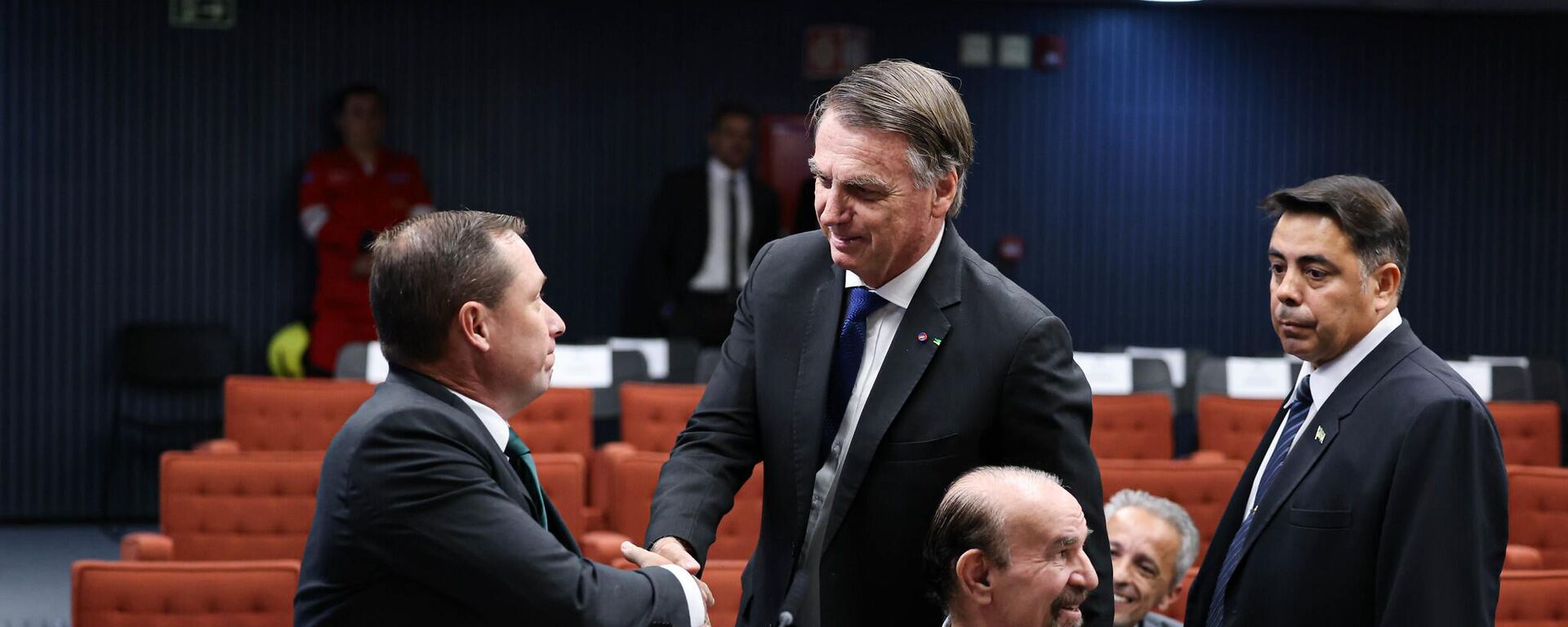 O ex-presidente Jair Bolsonaro e o tenente Mauro Cid no início dos interrogatórios dos réus no Supremo Tribunal Federal (STF), do chamado núcleo crucial da Ação Penal (AP) 2668, que apura a tentativa de golpe de Estado, em junho de 2025 - Sputnik Brasil, 1920, 09.06.2025
