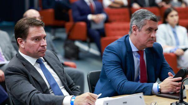 Deputado federal e ex-chefe da Agência Brasileira de Inteligência (Abin), Alexandre Ramagem (PL-RJ) e seu advogado participam dos interrogatórios dos réus da Ação Penal (AP) 2668, em 9 de junho de 2025 - Sputnik Brasil