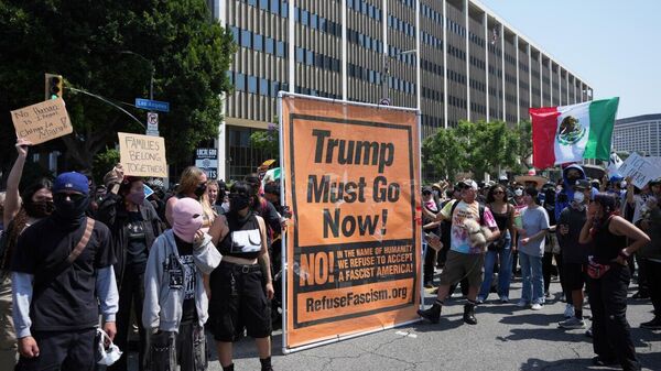 🪖 Trump mobiliza 700 fuzileiros navais para suprimir protestos em Los Angeles - Sputnik Brasil