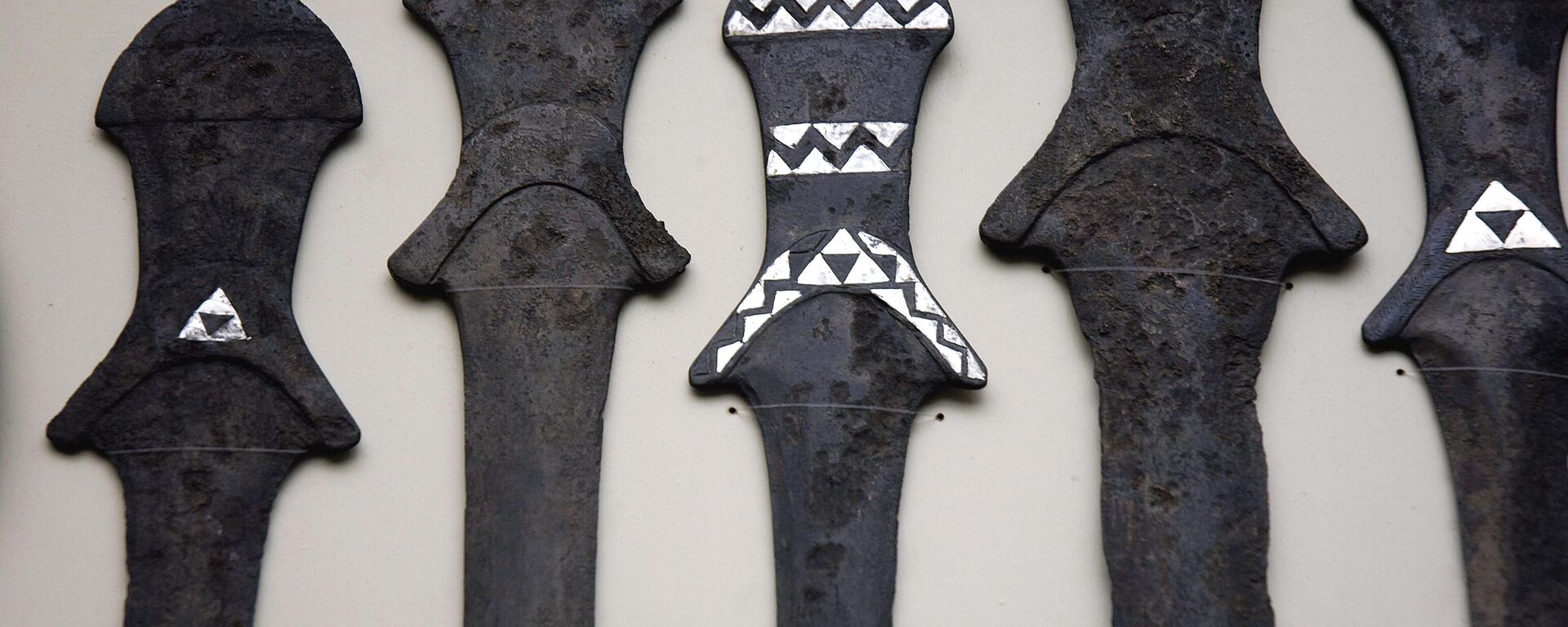 As prováveis espadas e adagas mais antigas do mundo encontradas na Turquia e mantidas pelo Museu de Malatya - Sputnik Brasil, 1920, 10.06.2025