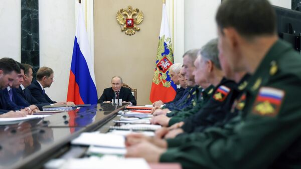 Presidente da Rússia, Vladimir Putin, em reunião nesta quinta-feira (12) - Sputnik Brasil