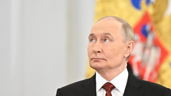 Presidente russo, Vladimir Putin durante entrega de prêmios e medalhas em evento em Moscou, em 12 de junho de 2025 - Sputnik Brasil