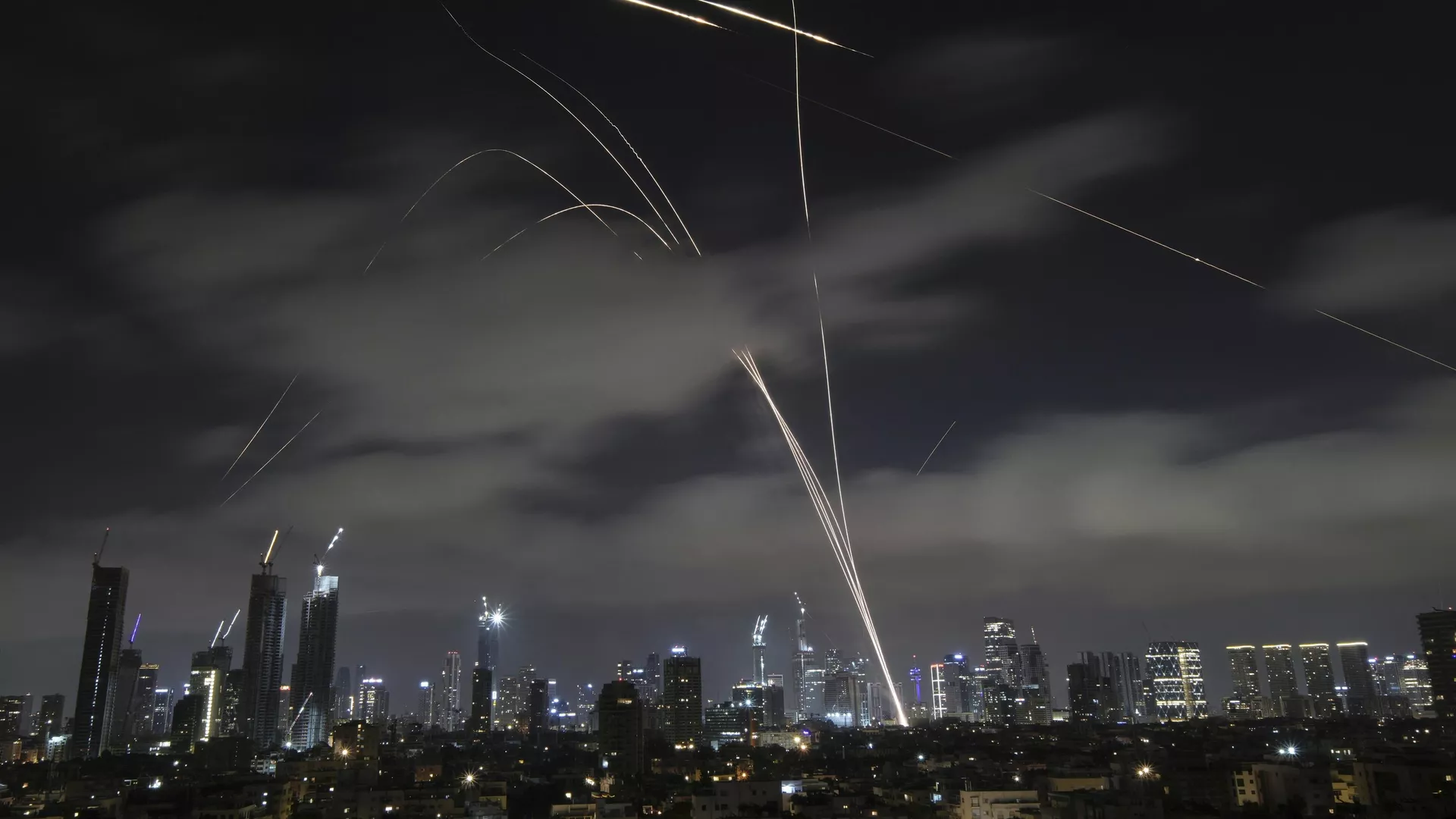 Ataque de Teerã contra Tel Aviv - Sputnik Brasil, 1920, 05.04.2026