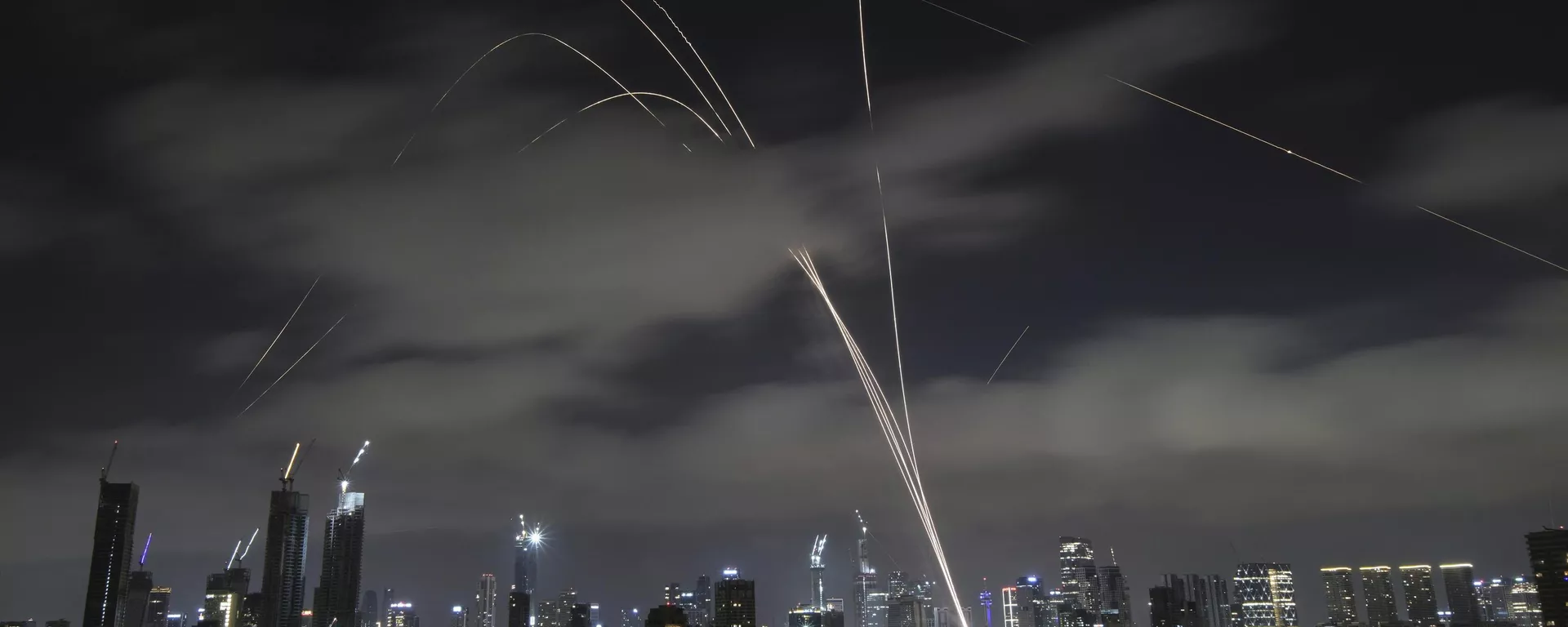 Ataque de Teerã contra Tel Aviv - Sputnik Brasil, 1920, 19.06.2025