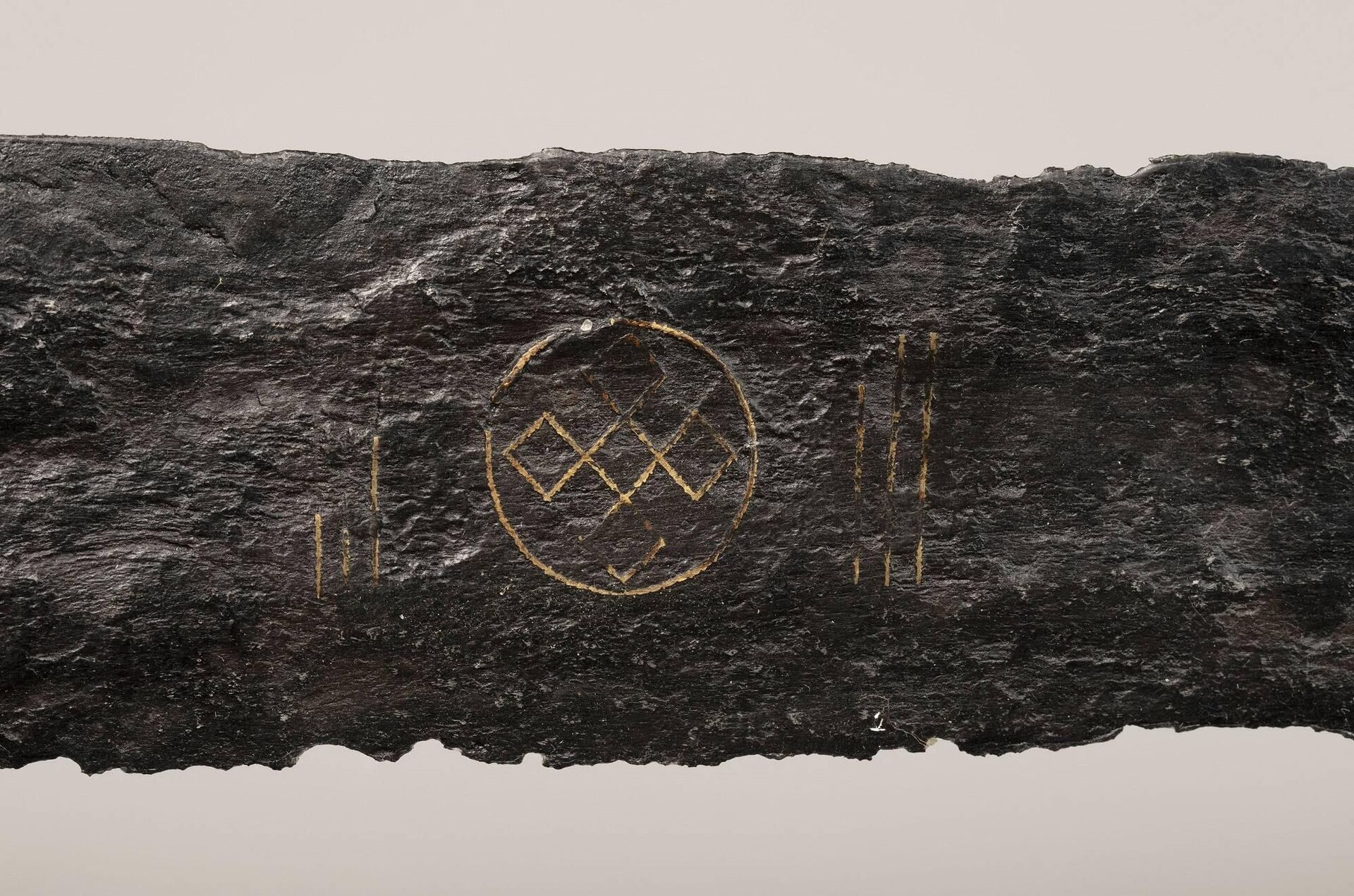 Símbolo da lealdade eterna em espada medieval descoberta nos Países Baixos Símbolo da lealdade eterna em espada medieval descoberta nos Países Baixos