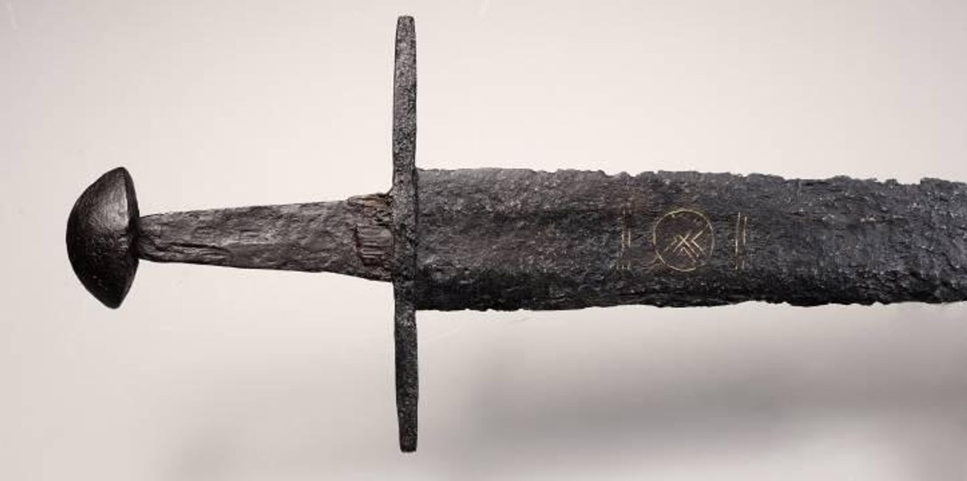 Símbolo da lealdade eterna em espada medieval descoberta nos Países Baixos Símbolo da lealdade eterna em espada medieval descoberta nos Países Baixos