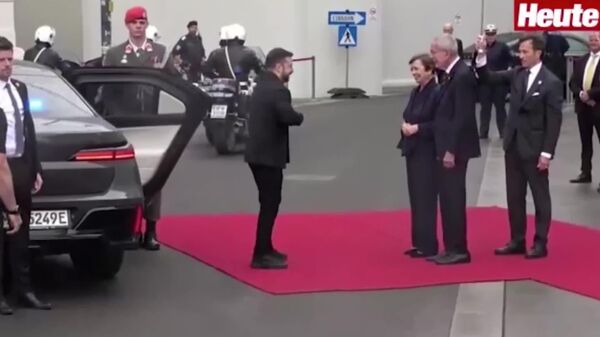 'Cavalheirismo' de Zelensky à sua esposa impressiona mídia durante visita à Áustria - Sputnik Brasil