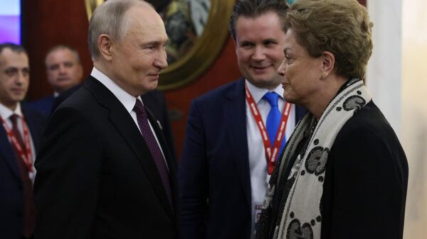 ‼ Putin se reunirá com presidente do Banco do BRICS, Dilma Rousseff, à margem do SPIEF - Sputnik Brasil