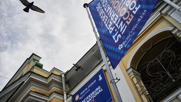 O Fórum Econômico Internacional de São Petersburgo (SPIEF, na sigla em inglês) ocorre de 18 a 21 de junho e apresenta uma extensa programação de negócios e pavilhões com estandes - Sputnik Brasil